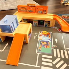 トミカ　かんたんおかたづけ！にぎやかサウンドたうんタウンの画像