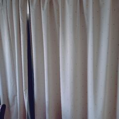 遮光カーテン　小花柄ライトベージュ（中古美品）の画像