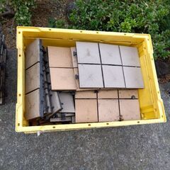 無料　タイル差し上げますの画像
