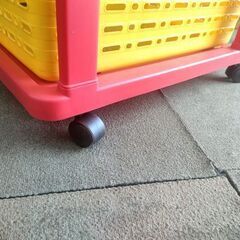 3段 キッズバスケット おもちゃ収納 キャスター付き おもちゃ箱 カラフル 収納バスケット ビビットカラー 札幌 北20条店の画像