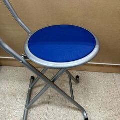★リユースのサカイ高崎店★TJ13270 (株)カインズホーム 折りたたみ椅子 青 H79×D45.5×W34 クリーニング済みの画像
