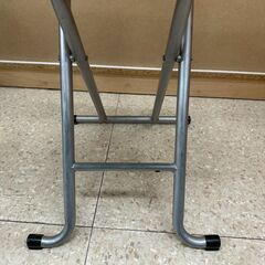 ★リユースのサカイ高崎店★TJ13270 (株)カインズホーム 折りたたみ椅子 青 H79×D45.5×W34 クリーニング済みの画像