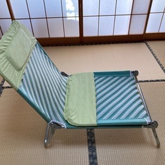 折りたたみ式リクライニングコットの画像
