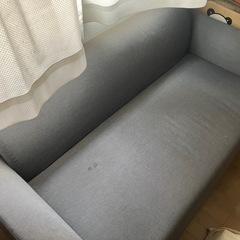 【無料】グレーの2人がけソファの画像