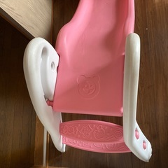 ピンクの滑り台の画像