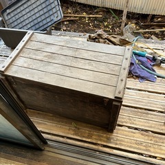 大きな木箱の画像