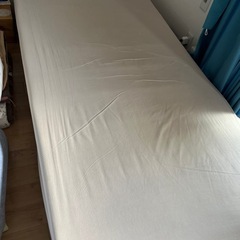 シングルベット足付きマットレスの画像