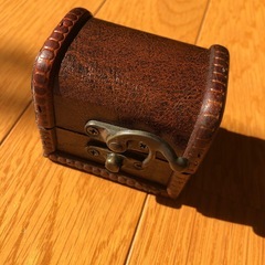 商品説明文を最後まで読んでいる方のみ。アンティーク　宝箱　ミニ　小物入れの画像