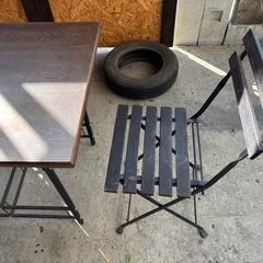 ガーデンテーブルとチェアの画像