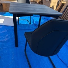 正方形テーブルセットの画像