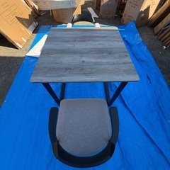 正方形テーブルセットの画像