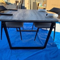 正方形テーブルセットの画像