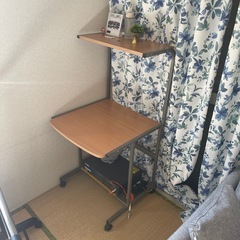 コンピューターテーブルとチェアーの画像