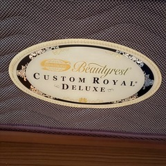 シモンズセミダブルベッドの画像