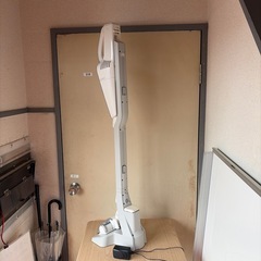 No.055スティック型掃除機　たゆうこひん中古品の画像