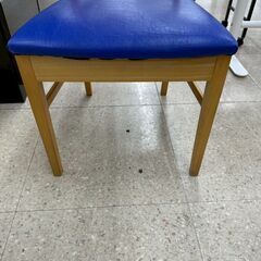 ★リユースのサカイ高崎店★TJ13282  椅子 青 H38.5×D43×W42.5 クリーニング済みの画像