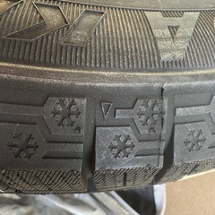 スタッドレスタイヤ（タイヤのみ）の画像