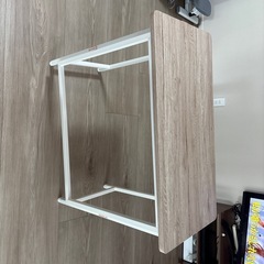 折りたたみ机の画像