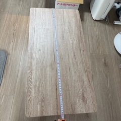 折りたたみ机の画像