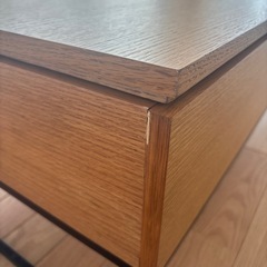 美品　テーブル　
収納の画像