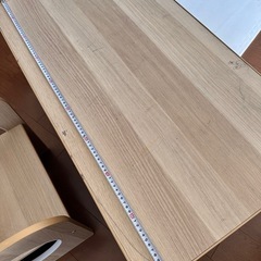 ベット、テーブル、イスせセットの画像