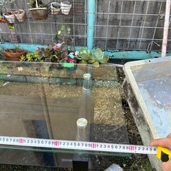 ガラステーブルの画像