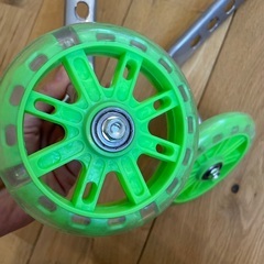 光る　補助輪 グリーン LED 点滅　子供　自転車の画像