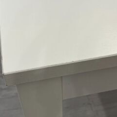 IKEAの伸縮ダイニングテーブルの画像