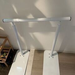 置くだけ手すり 置き型 介護用 玄関段差 据え置き手すり 歩行補助 横幅76-90cm調節可 工事不要 滑り止め付き 角度調整  (ホワイト 白)の画像