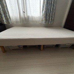 シングルベッドとベッド下ケース×4個の画像