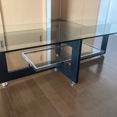 ガラステーブルの画像