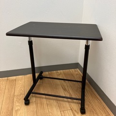 🉐ニトリ　昇降テーブル🉐机　荷物置き　キャスター付　ブラウン　木目　の画像