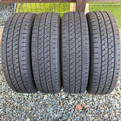 195/80R15 107/105ブリヂストン BLIZZAK VL1　スタッドレスタイヤ4本ハイエースキャラバン