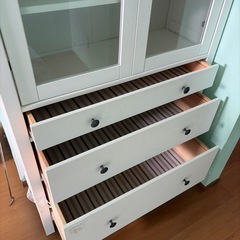 IKEAし食器棚の画像