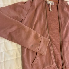 北浜引き渡し 赤色パーカーの画像