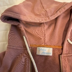 北浜引き渡し 赤色パーカーの画像