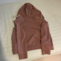 北浜引き渡し 赤色パーカーの画像