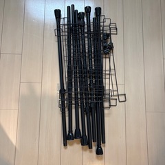 突っ張りウォールシェルフ　仕切り　ぶらブラックの画像