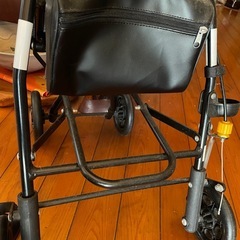 シルバーカー（歩行器）の画像