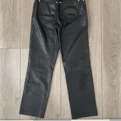 本革パンツの画像