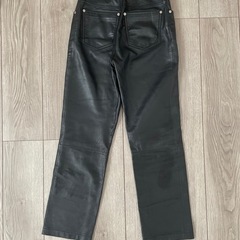 本革パンツの画像