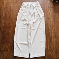 センタータックワイドスラックス　オフホワイトの画像