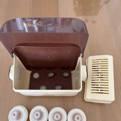 combi哺乳瓶消毒器と乳首セットの画像