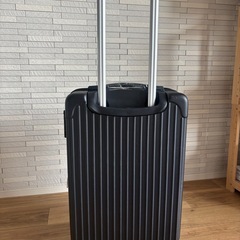 新品スーツケース　機内持ち込み　保護カバー　タイヤ保護付きの画像
