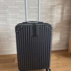 新品スーツケース　機内持ち込み　保護カバー　タイヤ保護付きの画像