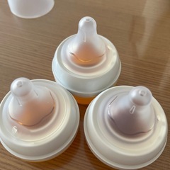combi哺乳瓶消毒器と乳首セットの画像