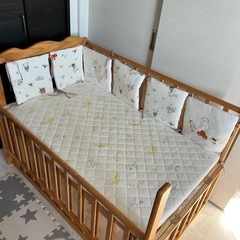 収納つき付きベビーベッドの画像