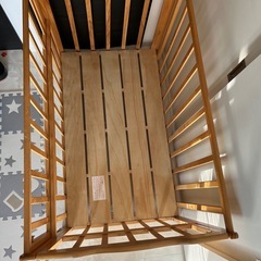 収納つき付きベビーベッドの画像