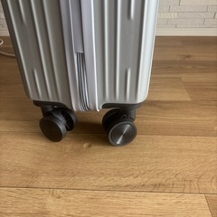 新品スーツケース　機内持ち込み　カバー付きの画像