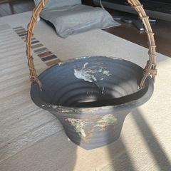 壺、銅入れ物、花瓶の画像